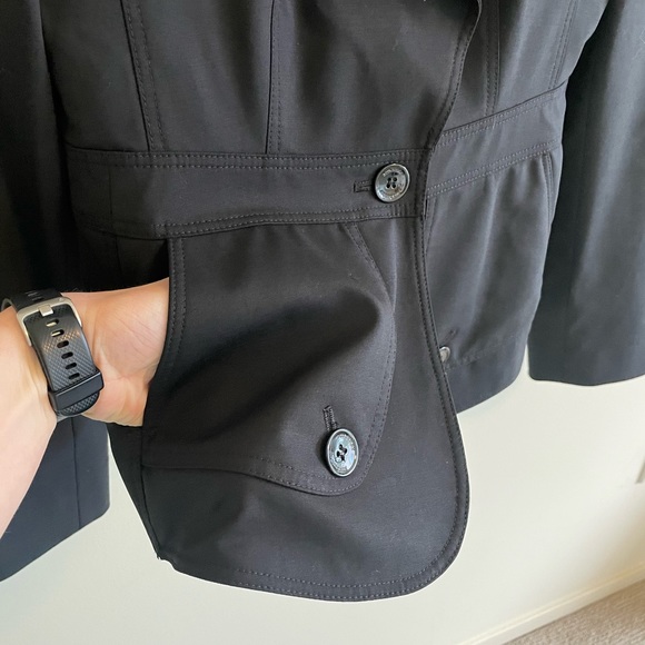 Size 4 Like New Authentic Burberry Blazer - Picture 10 of 17